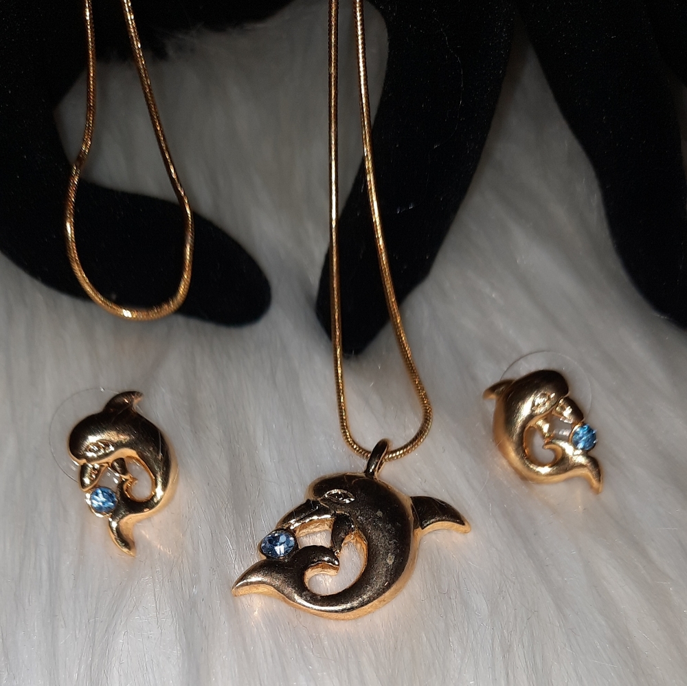 Dolphin set- blue rhinestone necklace and earrings great preloved condition